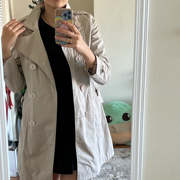 Trench Coat. Size S-M. - Picture 2 of 5